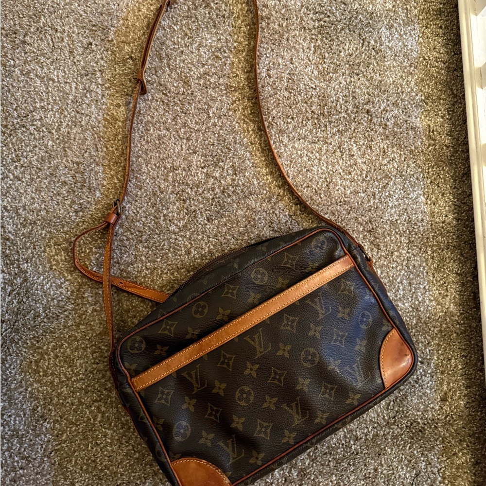 Authentic Louis Vuitton Trocadero 30